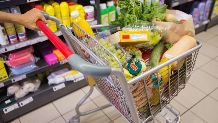 Forbes: ФНС закроет четыре тысячи магазинов сети "Светофор" Forbes: ФНС закроет четыре тысячи магазинов сети "Светофор"