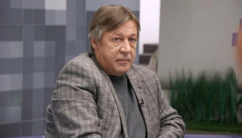 Адвокат Падалко: актер Ефремов уехал из колонии не на реанимобиле