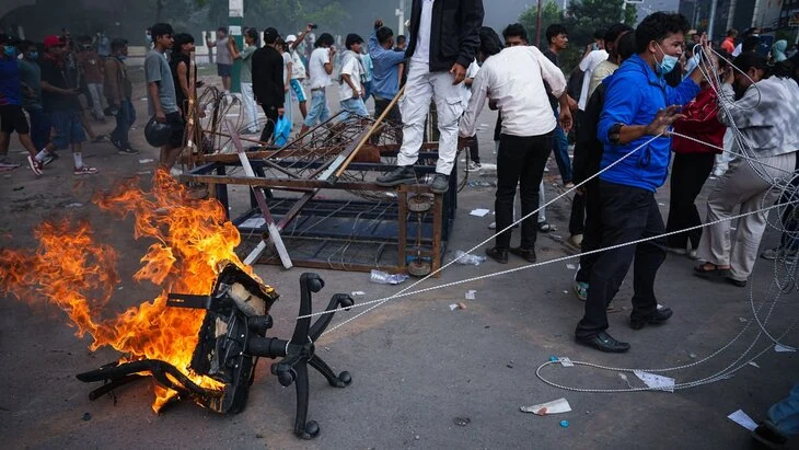 Khabarhub: трое полицейских погибли в массовых протестах в Непале Khabarhub: трое полицейских погибли в массовых протестах в Непале