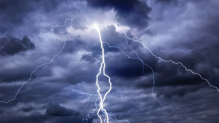 В Азербайджане молния убила двух пограничников В Азербайджане молния убила двух пограничников