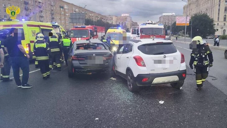 Три человека пострадали в результате ДТП в центре Москвы Три человека пострадали в результате ДТП в центре Москвы