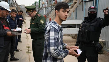 &laquo;Двоякие последствия&raquo;: к чему может привести ужесточение правил пребывания мигрантов в РФ