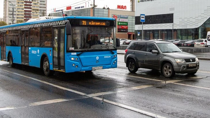 Москвичей призвали пересесть на городской транспорт из-за дождя