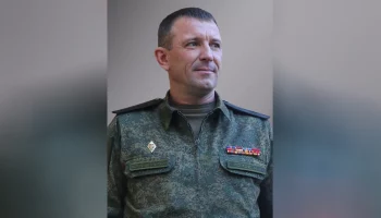 &laquo;Мы рады, генерал&raquo;: Попова у зала суда встретили в футболках с его фотографиями