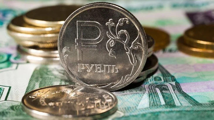 Аналитик Расторгуев: курс рубля может ослабнуть в июне