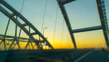 Пробка на Крымском мосту установила рекорд по числу автомобилей