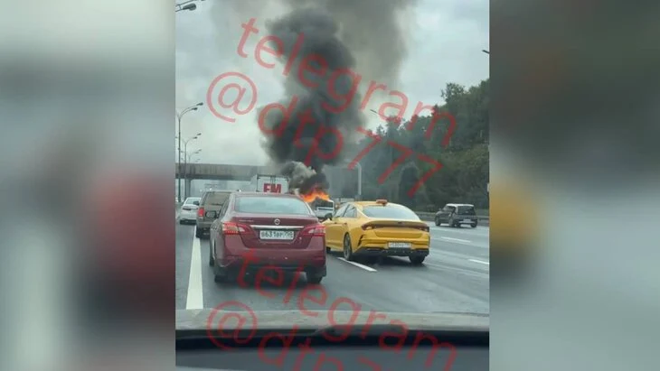 Авария произошла на 80-м километре МКАД Авария произошла на 80-м километре МКАД