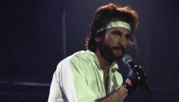 СК: Фрагменты с рубашки Талькова помогли установить виновного в убийстве певца