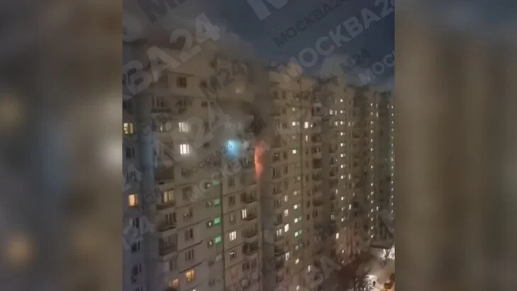 Семь человек спасли при пожаре в жилом доме на западе Москвы Семь человек спасли при пожаре в жилом доме на западе Москвы