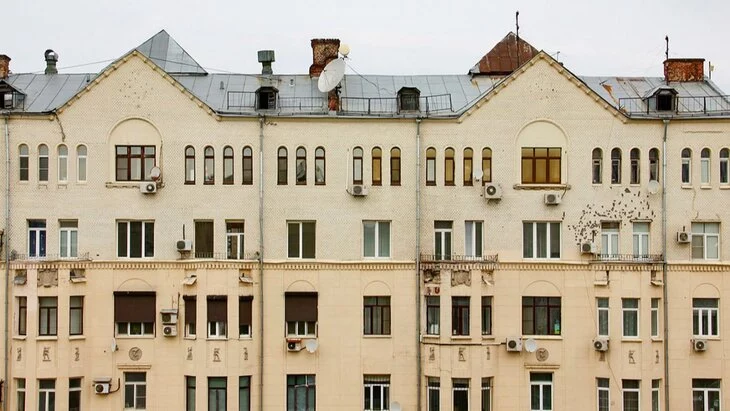 Более 60 фасадов домов в неоклассическом стиле отремонтируют в столице