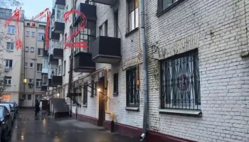 В Москве мужчина вытолкнул гражданку Нигерии с балкона пятого этажа