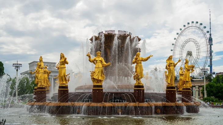 Специалисты промыли фонтан «Дружба народов» на ВДНХ в преддверии Дня города Специалисты промыли фонтан «Дружба народов» на ВДНХ в преддверии Дня города