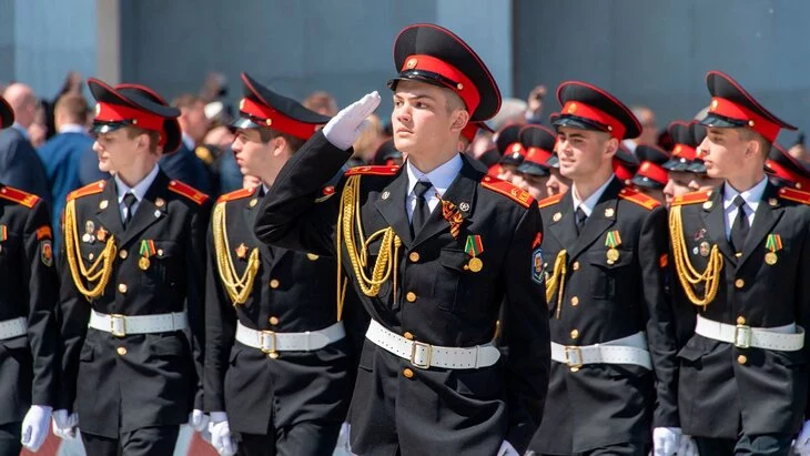 Собянин вручил столичным школам благодарственные письма за верность кадетским традициям