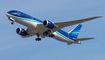 Летевший в Минеральные Воды самолет Azerbaijan Airlines вернулся в Баку