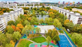 Благоустройство более 80 знаковых объектов провели в разных районах Москвы