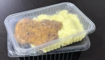 Двое мужчин украли более 250 кг готовой еды в Красноярске