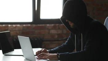 Мошенники выманили у столичной пенсионерки 28 млн рублей