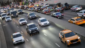 Движение транспорта перекрыли на Тверской улице по направлению в центр