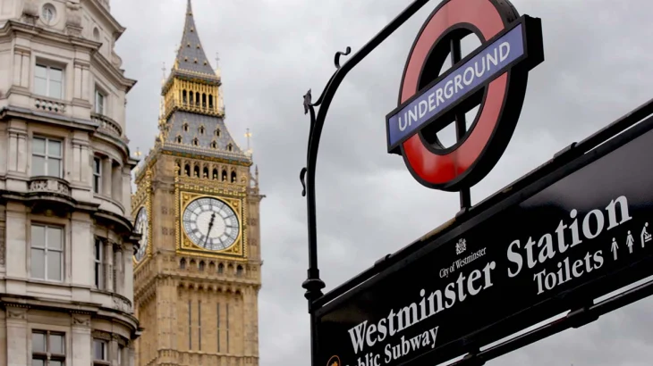 Бэнкси представил новую работу с бездомными детьми в центре Лондона Бэнкси представил новую работу с бездомными детьми в центре Лондона