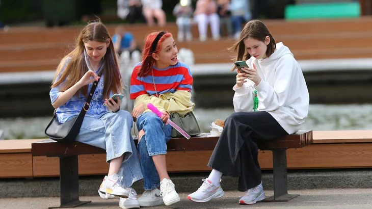 «Мир несправедлив и опасен»: нужно ли запрещать детям пользоваться соцсетями «Мир несправедлив и опасен»: нужно ли запрещать детям пользоваться соцсетями