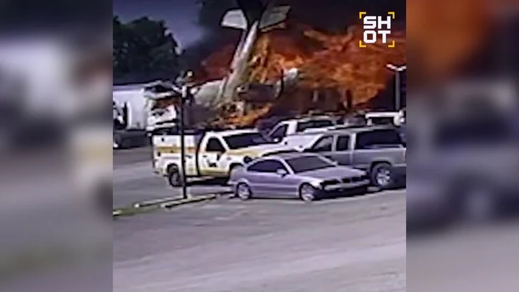 Легкомоторный самолет разбился в США, два человека погибли Легкомоторный самолет разбился в США, два человека погибли