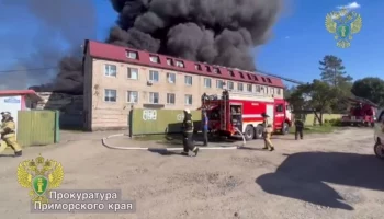 Пять зданий охвачены огнем в Уссурийске