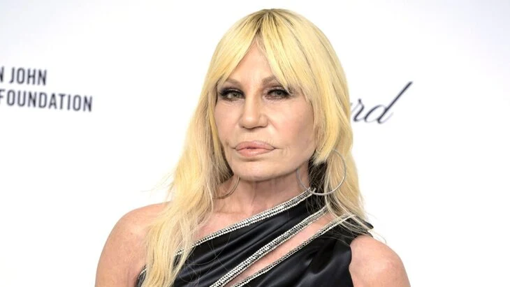 Донателла Версаче ушла с поста креативного директора Versace Донателла Версаче ушла с поста креативного директора Versace