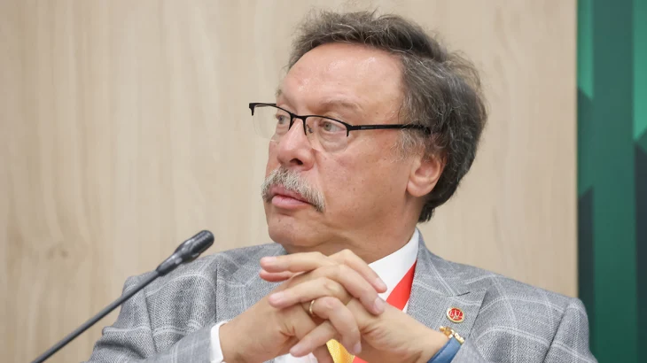 Бовт: Барщевский мог уйти с поста в КС РФ из-за скандала Долиной Бовт: Барщевский мог уйти с поста в КС РФ из-за скандала Долиной