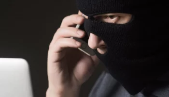 Мошенники украли 460 тысяч рублей у профессора МГУ