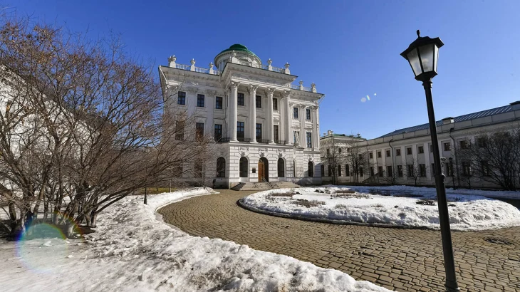 Автомобильное движение перекрыли на семи улицах в центре Москвы Автомобильное движение перекрыли на семи улицах в центре Москвы