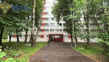 Ребенок выпал из окна на улице Обручева в Москве