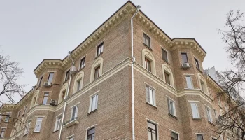 Специалисты отремонтировали три дома в неоклассическом стиле на востоке Москвы