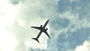 Летевший в Москву самолет турецкой Pegasus развернулся и приземлился в Анталье