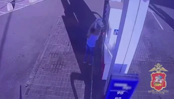 Неизвестные заставили 15-летнюю девочку поджечь АЗС в подмосковной Балашихе