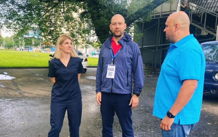 Максим Руднев взял под контроль решение вопроса запаркованности возле клиники в Люблино