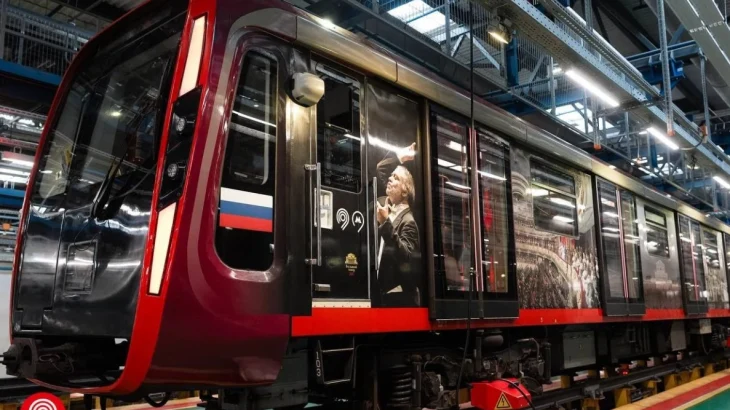 Тематический поезд запустили в метро к 250-летию со дня основания Большого театра Тематический поезд запустили в метро к 250-летию со дня основания Большого театра