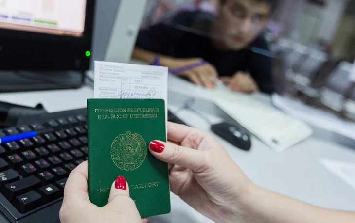 Медведев: В регионах РФ апробируют новый подход к сбору биометрии у мигрантов