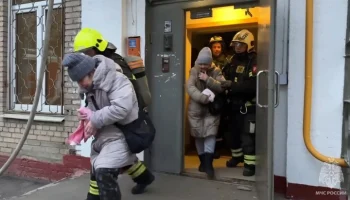 Пять человек спасены из пожара на западе Москвы