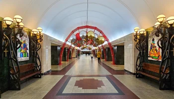 Станцию метро &laquo;Трубная&raquo; украсили к Пасхе