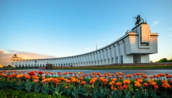 8 марта в Музее Победы состоится показ коллекции платков «Русские в моде» 8 марта в Музее Победы состоится показ коллекции платков «Русские в моде»