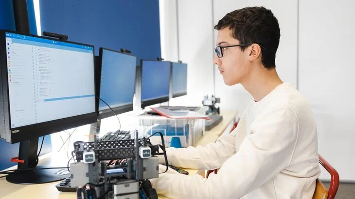 Собянин: Москва развивает ключевые направления по улучшению школьного образования Собянин: Москва развивает ключевые направления по улучшению школьного образования