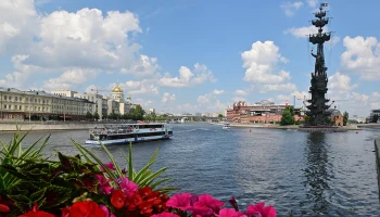 Синоптик Паршина: Температура воды в Москве-реке стала сравнима с Черным морем