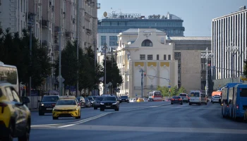 Движение в сторону центра Москвы затруднено после ДТП с участием мотоцикла