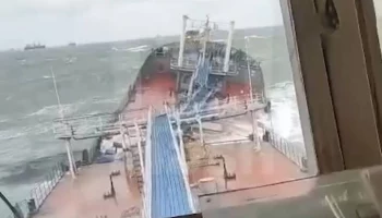 РИА Новости: экипаж поврежденного в Керченском проливе "Волгонефть 239" находится на борту