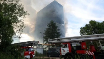 МЧС опровергло информацию о пострадавших пожарных при тушении здания во Фрязине