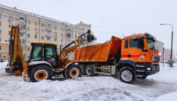 В Москве продолжают ликвидировать последствия мощного снегопада