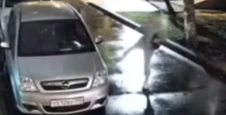Женщина повредила 10 автомобилей на 1-й Ямской улице на северо-востоке Москвы Женщина повредила 10 автомобилей на 1-й Ямской улице на северо-востоке Москвы