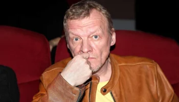 Супруга актера Серебрякова опровергла его госпитализацию