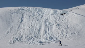 МЧС: Трое человек пропали при сходе лавины в Сочи, идут поиски