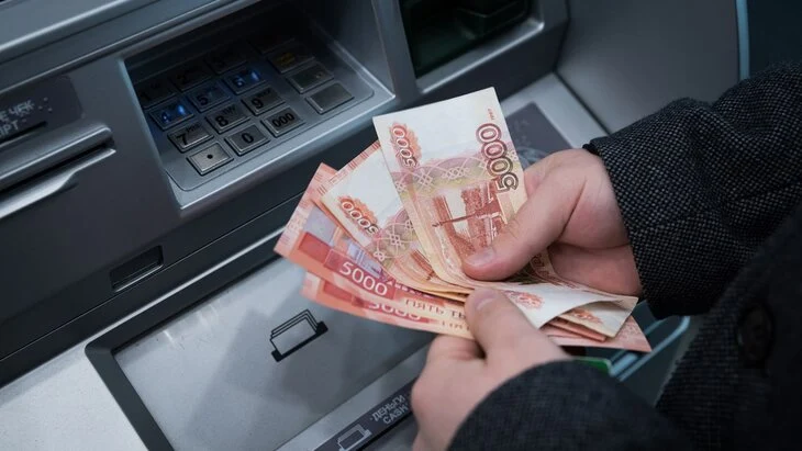 Средняя ставка по коротким вкладам в России опустилась ниже 15% Средняя ставка по коротким вкладам в России опустилась ниже 15%